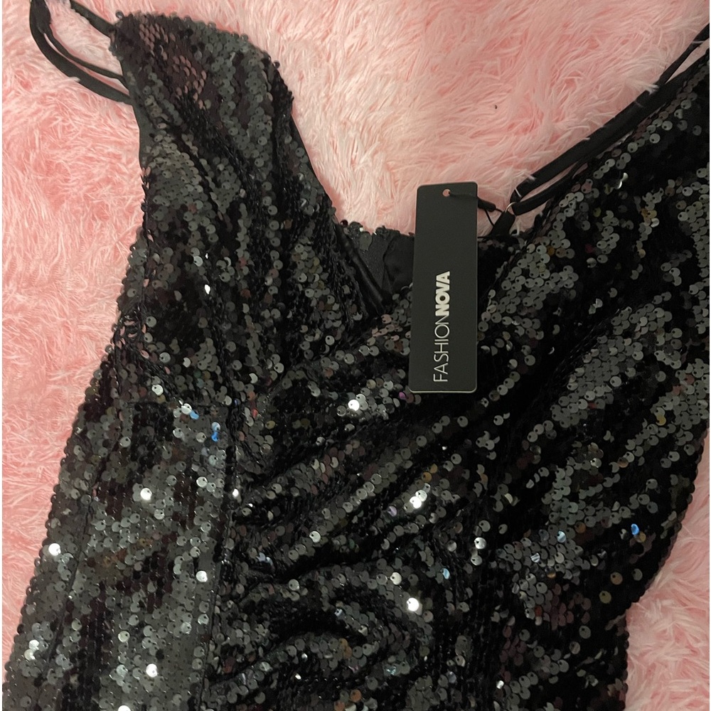 FASHION NOVA DRESS - Picture 3 of 4